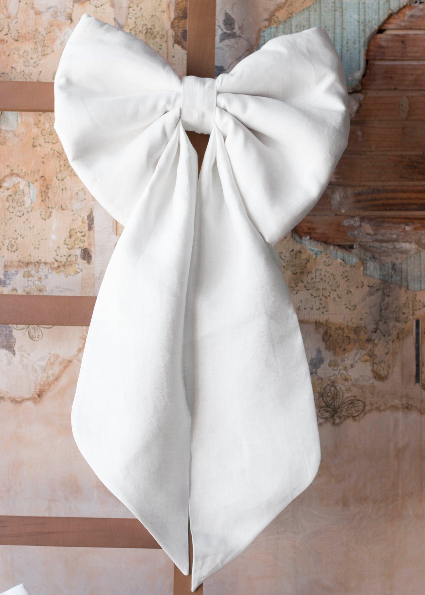 White Giant Linen Bow