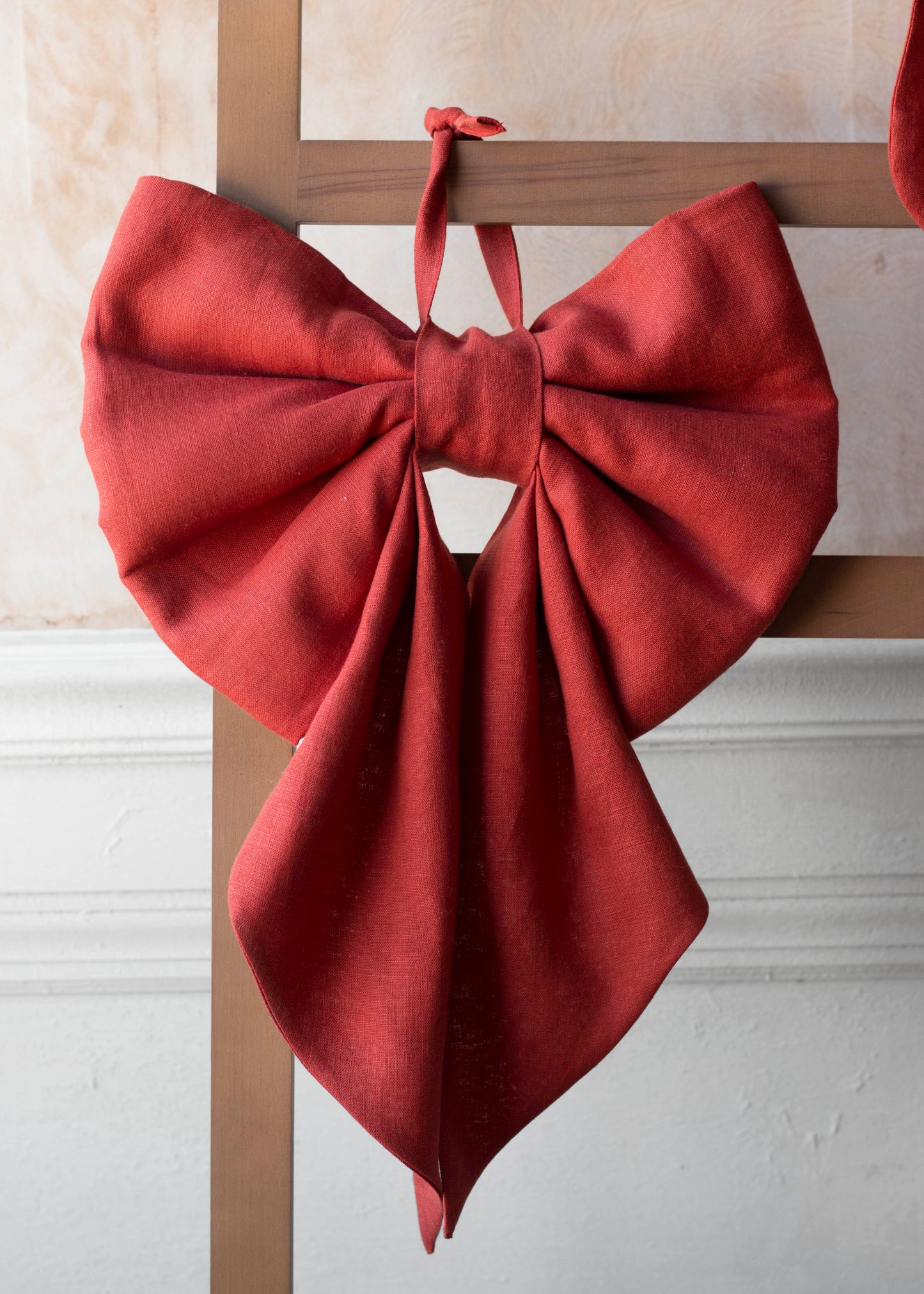 Red Giant Linen Bow