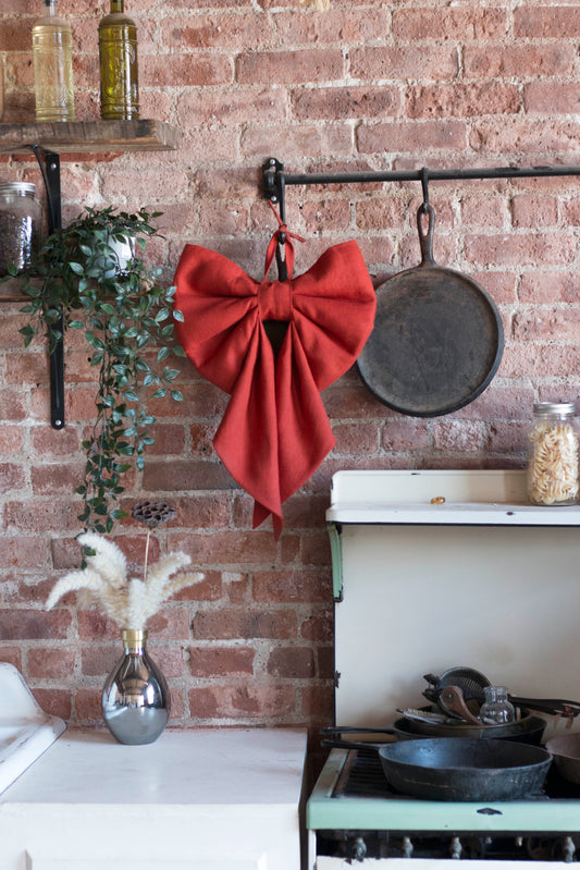 Red Giant Linen Bow