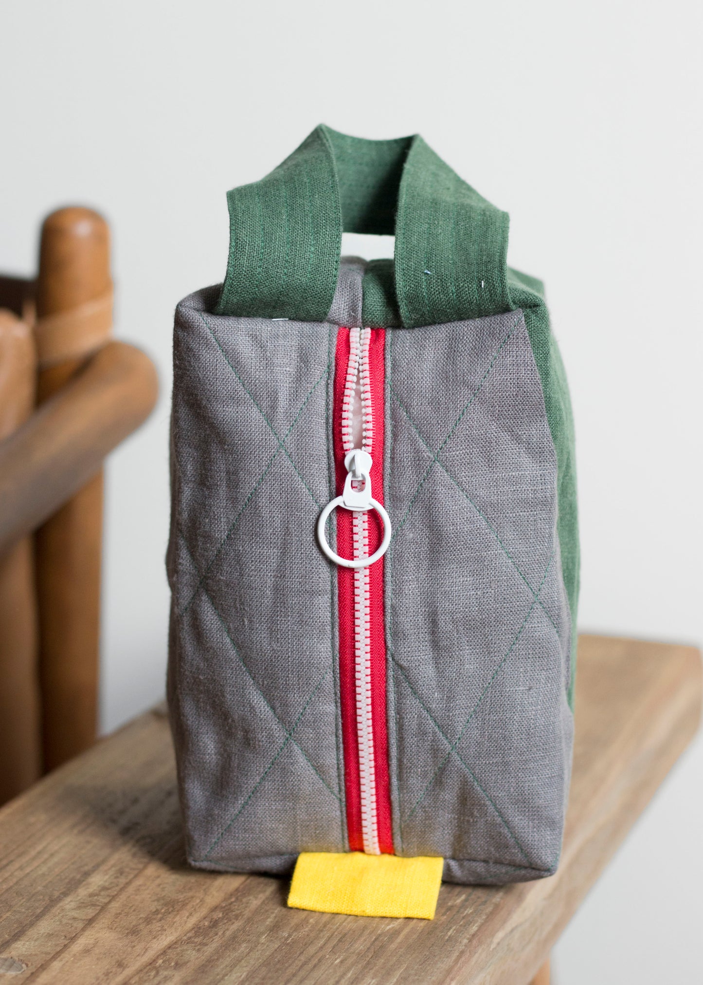 Linen Quilted Pouch (Green Charcoal)