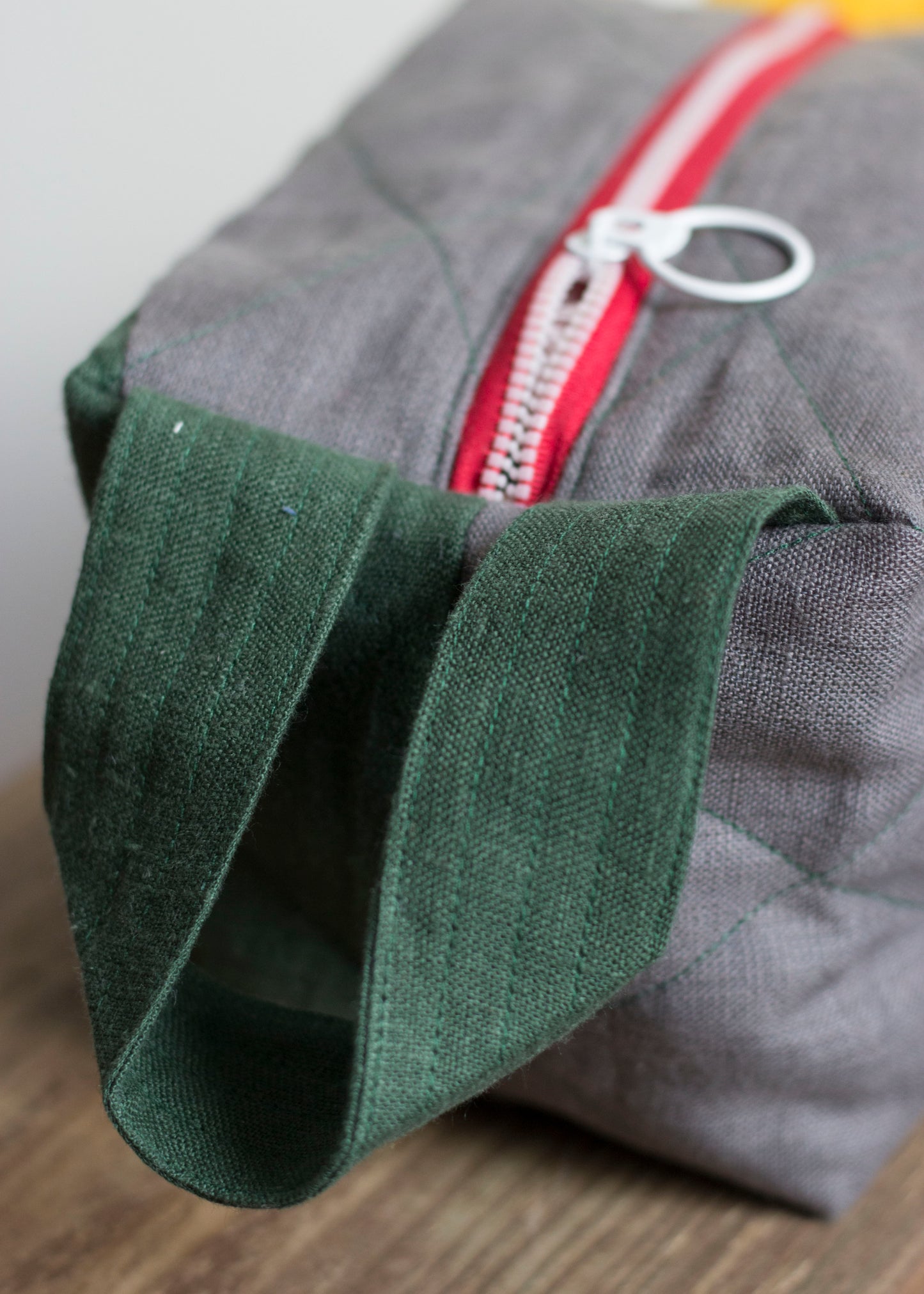 Linen Quilted Pouch (Green Charcoal)