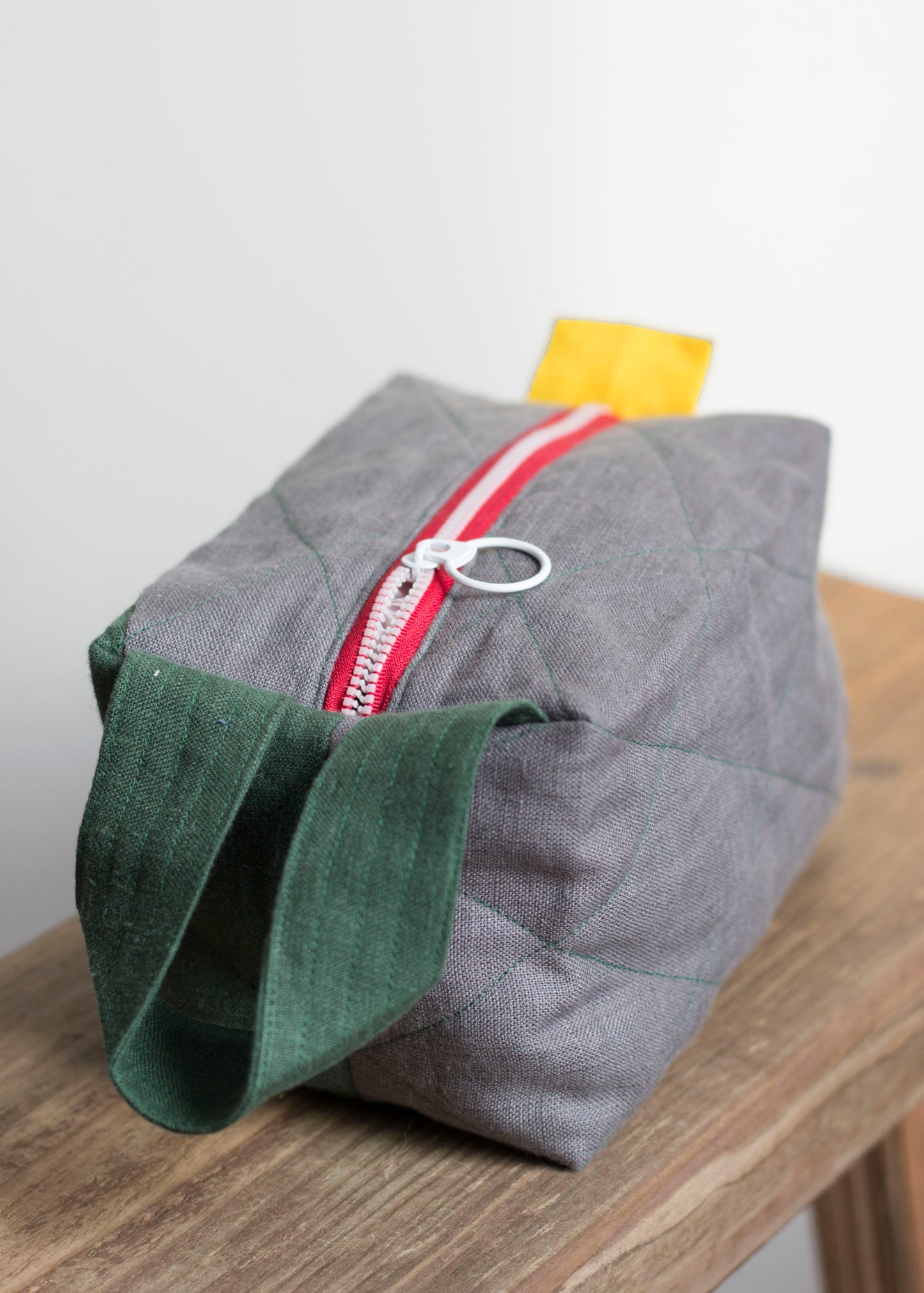 Linen Quilted Pouch (Green Charcoal)