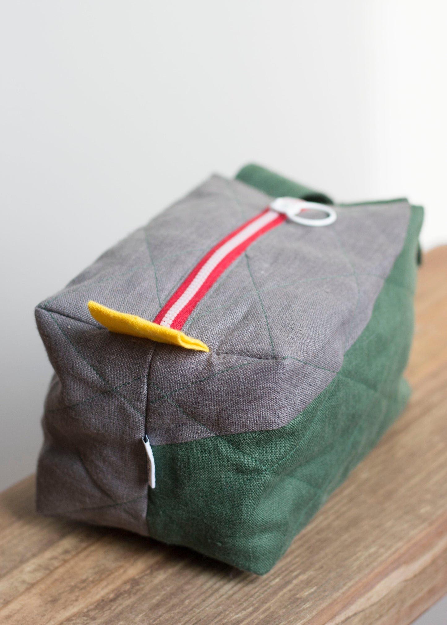 Linen Quilted Pouch (Green Charcoal)